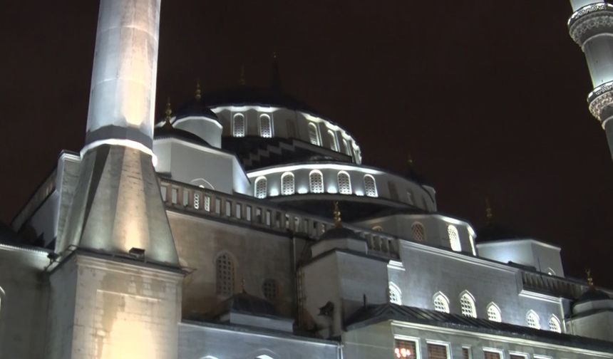 Ankara’da Ramazan coşkusu başladı! İlk teravihte camiler doldu taştı