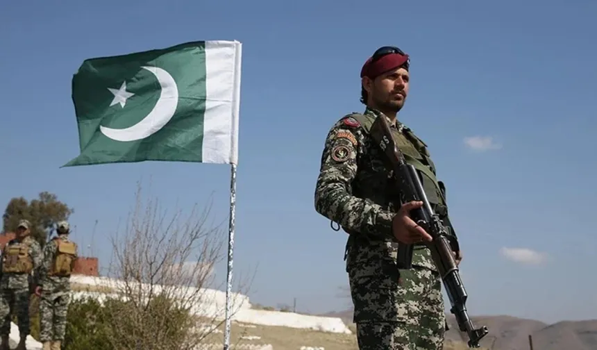 Pakistan-Afganistan hattında sıcak saatler: Çatışmalarda can kaybı artıyor!