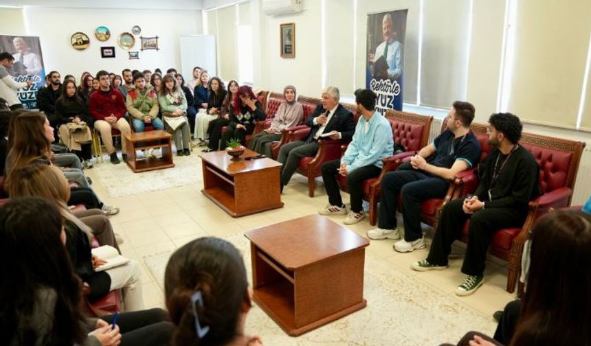 Üniversitede istişare masası: Öğrenciler rektörle buluştu