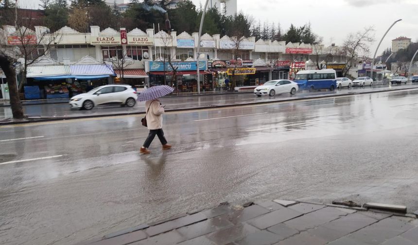 Sağanak yağmur başkentin alt yapı sorununu hatırlattı