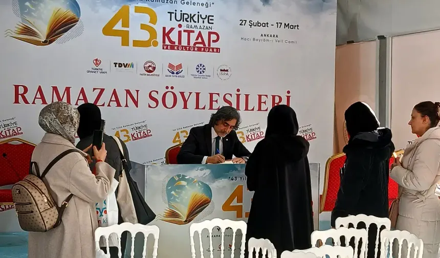TDV Ramazan Kitap Fuarı’nda Halis Aydemir okurlarıyla buluştu