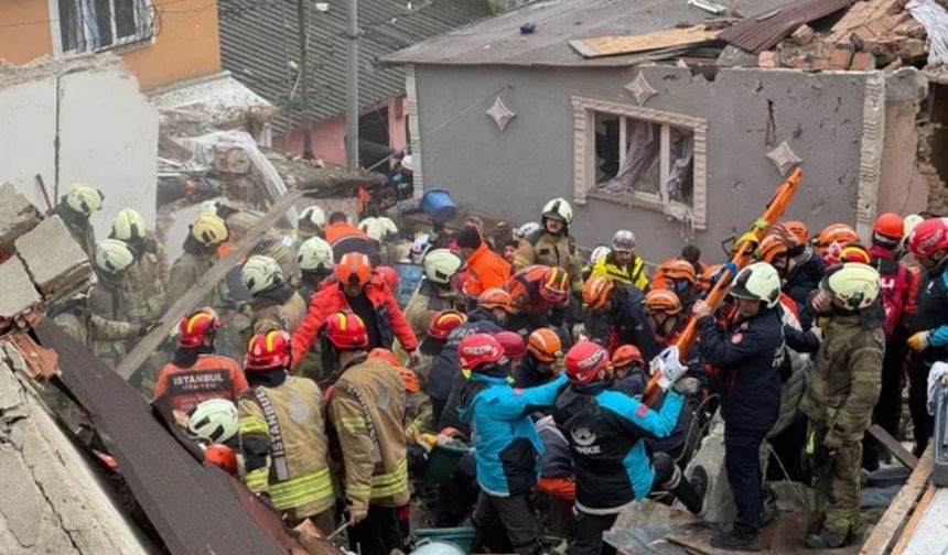 İstanbul'da çöken binaların enkazından acı haber! 1 kişi hayatını kaybetti!