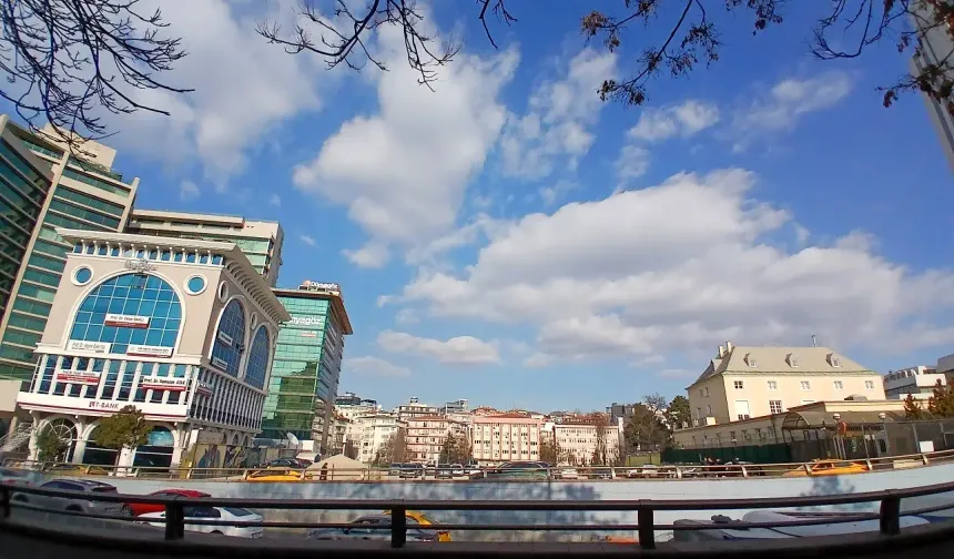 Atatürk Bulvarı’ndaki otopark alanına otel yapılıyor