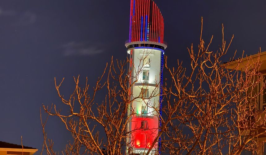 Uzun Süredir Karanlıktaydı: Keçiören Cumhuriyet Kulesi Yeniden Işıl Işıl