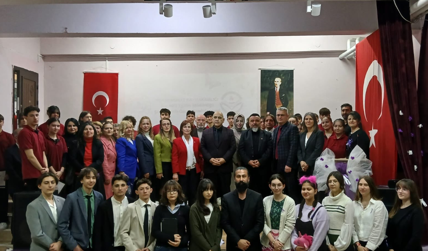 Kadınların Gücü Öğrencilerin Hazırladığı Programda Vurgulandı