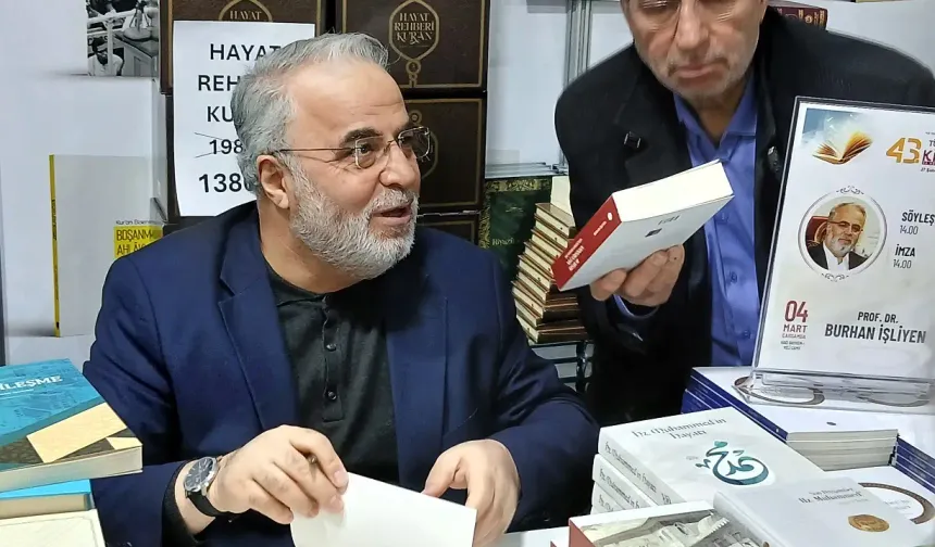 TDV Ramazan Kitap Fuarı’nda Burhan İşliyen okurlarıyla buluştu