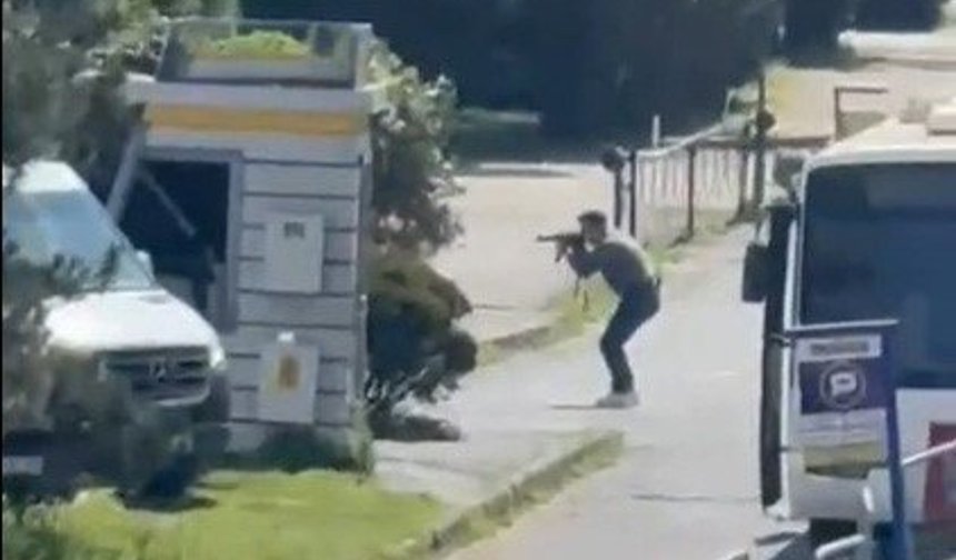 İsrail Konsolosluğu önünde silahlı saldırı: 2 polis yaralı!