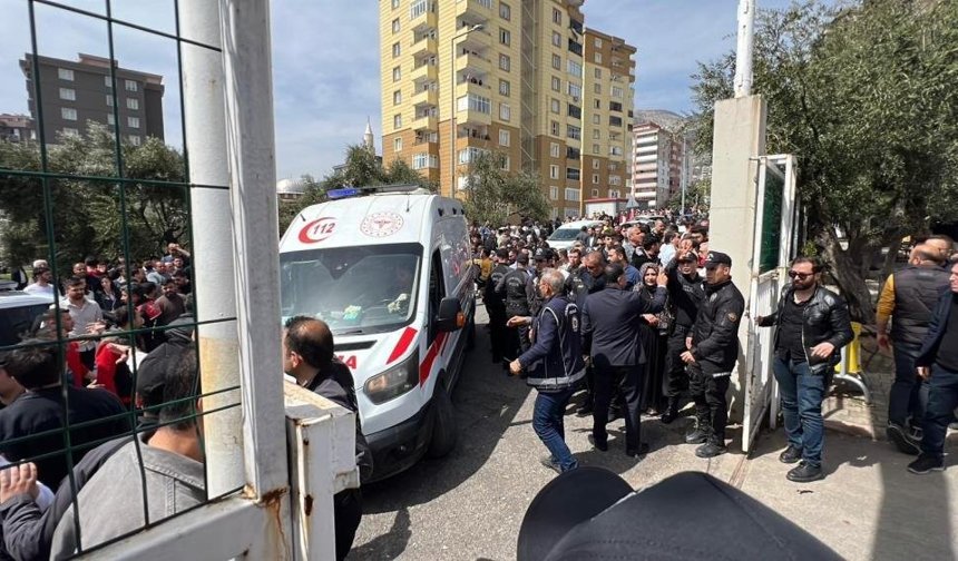 Kahramanmaraş Valisi Ünlüer açıkladı: Saldırgan okula 5 silah ve 7 şarjör getirmiş!