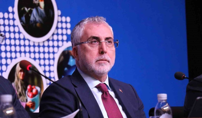 Bakan Işıkhan, gençleri heyecanlandıran müjdeleri ardı ardına verdi