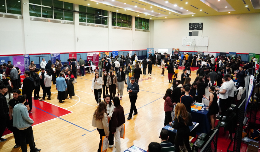 Ankara’da Kariyer Günleri: ASBÜ Standına Öğrencilerden Yoğun İlgi