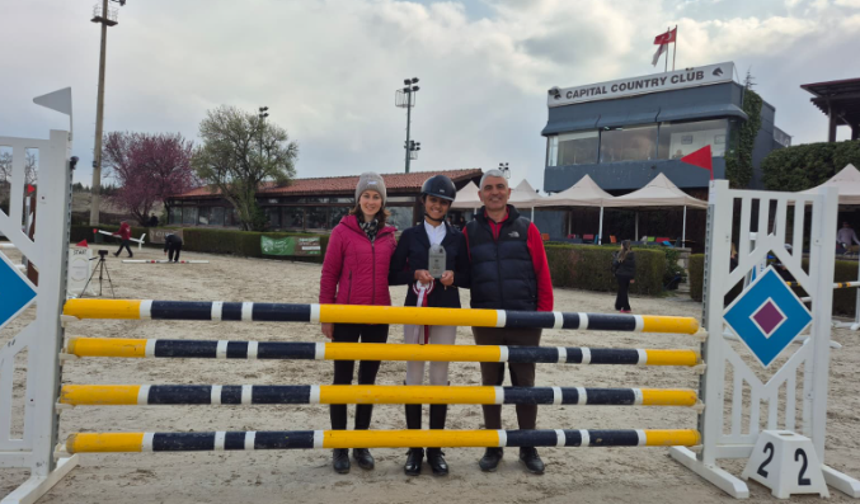 Ankara'ya Binicilikte Çifte Kupa: Defne Turasan’dan Dikkat Çeken Performans