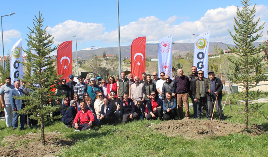 Ankara’da “Geleceğe Nefes” Etkinliği: Büyüklerle Birlikte Fidanlar Toprakla Buluştu