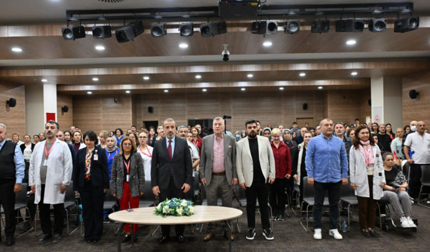 Ankara’da “Engelsiz Hayatlar” Temalı Program İlgi Gördü: Metin Şentürk Sahne Aldı