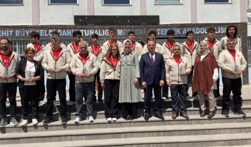 Türkiye’yi Temsil Eden Robot Takımı Ankara Pursaklar’da Ödüllendirildi