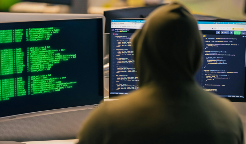 MİT'ten dev operasyon! 9 ilde siber suç şebekesi çökertildi, 12 kişi gözaltında