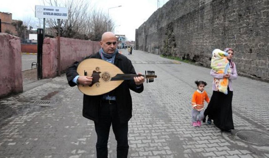 Udi Yervant kimdir? Kaç yaşında, nereli? Neden Diyarbakır’a döndü? Şarkıları..