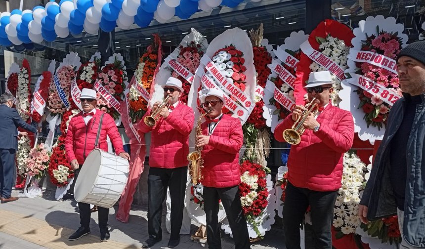 Ankara'nın ünlülerini buluşturan açılış