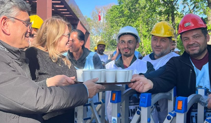 Ankara'daki eylemci madencilere halk sahip çıktı