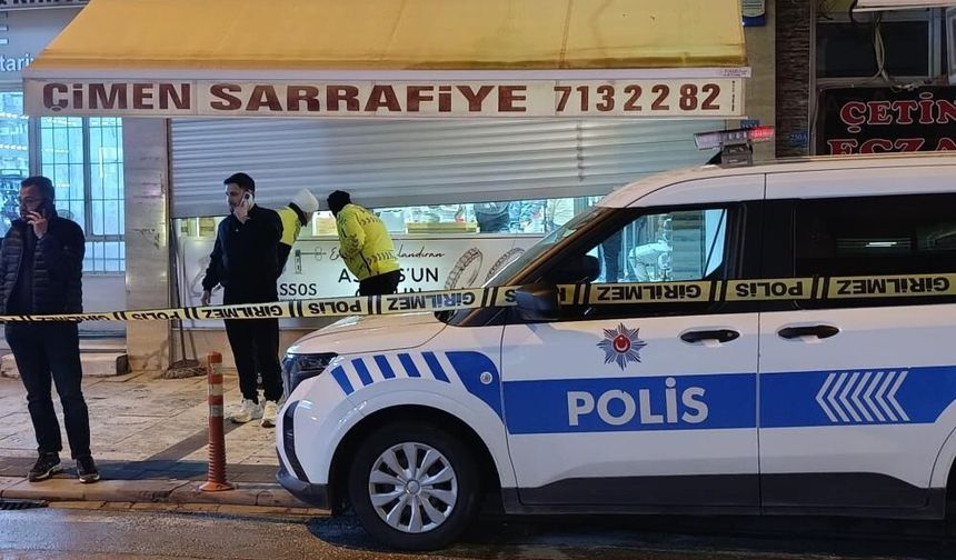 Denizli'de akıl almaz olay: Kuyumcu emanet altınlarla sırra kadem bastı!