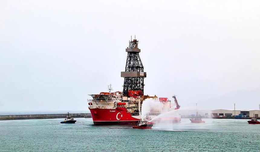 Karadeniz'de yeni dönem! Yıldırım Derin Deniz Sondaj Gemisi ilk görevine çıktı