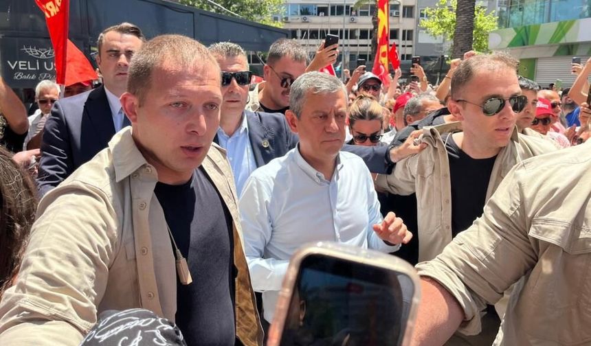 Özgür Özel'in İzmir programında ortalık karıştı! TOMA'lar geldi, kalabalık Gündoğdu'ya yöneldi