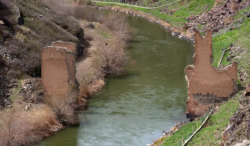 Türkiye ile Ermenistan’dan tarihi adım: Ani Köprüsü için ortak restorasyon anlaşması imzalandı!