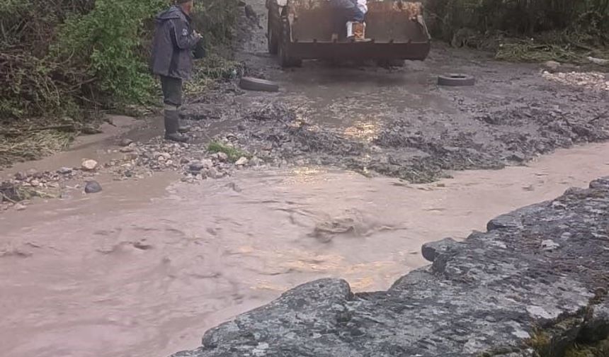 Karabük’te felaket gibi yağış: Köprüsü çöktü, 3 kişi son anda kurtarıldı