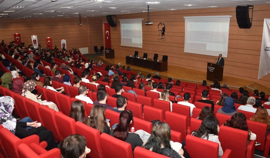Yurt Dışında Eğitim Hedefleyenlere Yol Haritası: MEB Bursları Ankara'da Anlatıldı