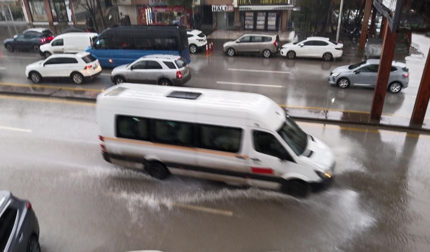 Ankara bayram tatiline yağışla girdi!