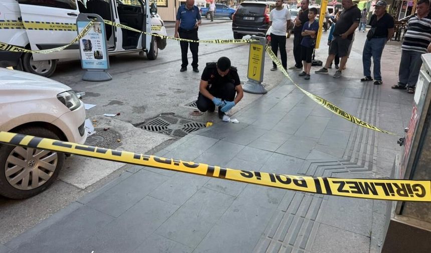Antalya'da film gibi olay: Doğum günü pastasıyla yürürken kanlar içinde yere yığıldı!