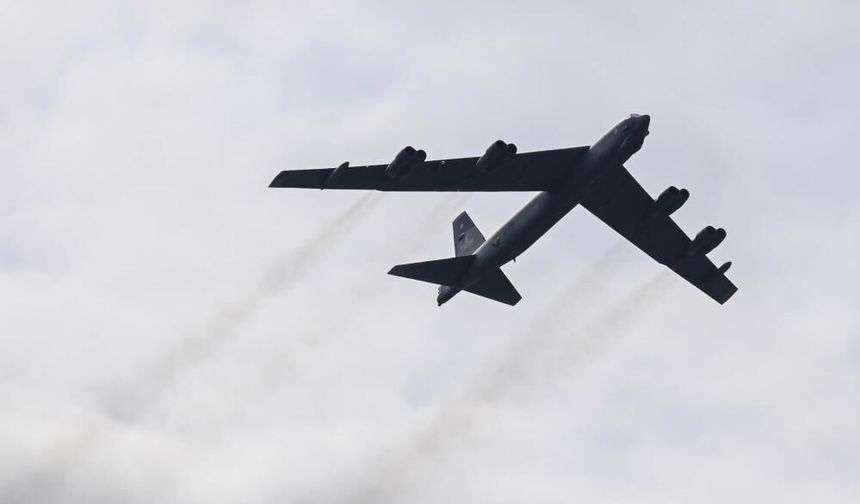 ABD'nin dev bombardıman uçağı kaza yaptı! Nükleer görev kabiliyetine sahip B-52 düştü