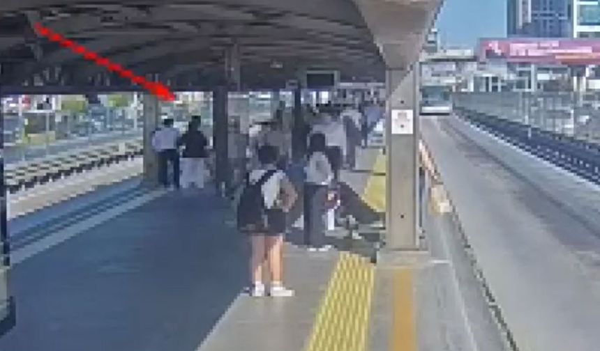 Metrobüste “yan bakma” kavgası kanlı bitti: 1 kişi bıçaklanarak öldürüldü!