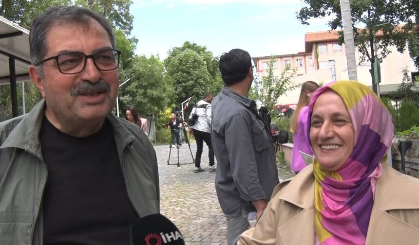 Ankara’da YKS’ye giren anne ve baba görenleri duygulandırdı