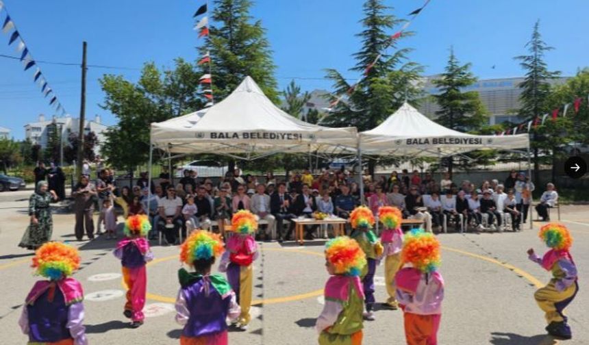 Ankara Bala’da Yıl Sonu Çocuk Şenliği Coşkusu: Öğrenciler Doyasıya Eğlendi