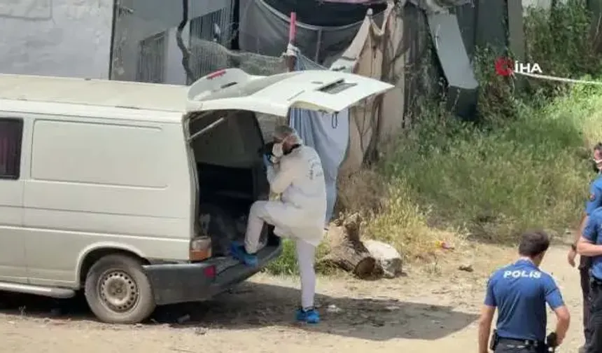 Bağcılar’da korkunç olay! Günlerdir mahalleyi saran kokunun sırrı araç bagajından çıktı