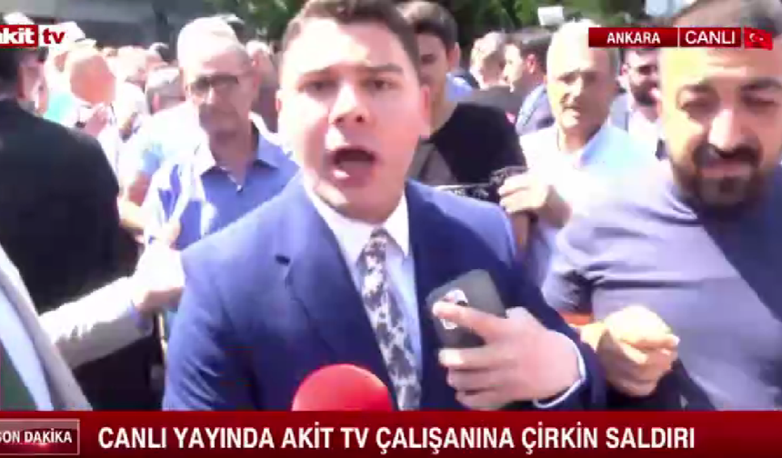 TBMM önünde gergin anlar: Grup toplantısı kavgasında gazetecilere saldırdılar!