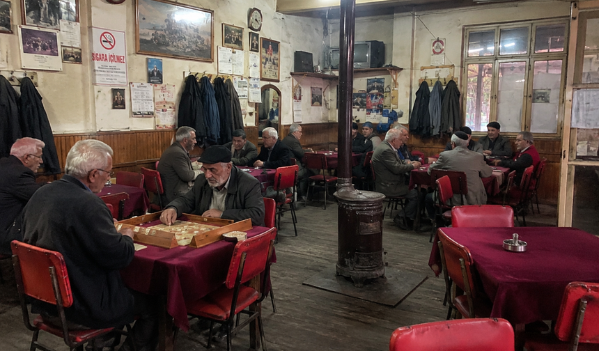 Kahvehane alışkanlığı olanlar dikkat! Ailesini ihmal eden kocaya tazminat cezası
