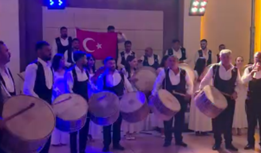 Kırşehir’de A Milli Takım için coşkulu marş! Davul zurna ve kadın erbane ekibinden büyük beğeni alan performans