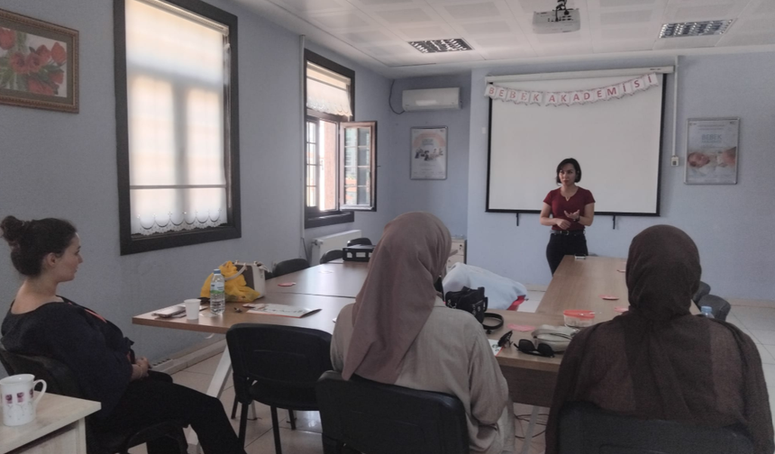 Sağlıklı Nesiller İçin Anne ve Baba Adayları Ankara'da Bilgilendirildi