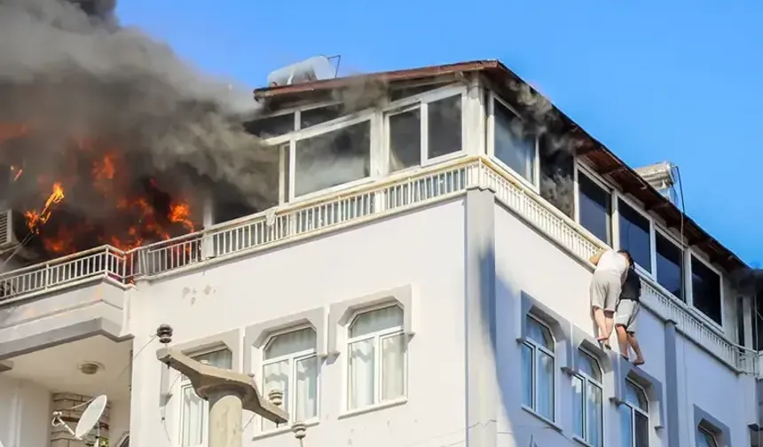 Antalya'da yangından 1 saniyeyle kaçış: Kurtarıldıktan saniyeler sonra patlama yaşandı!