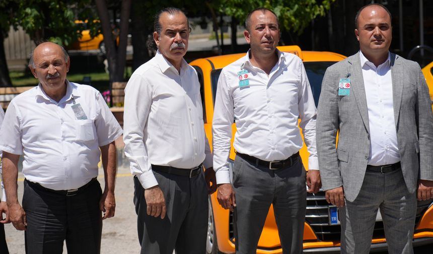Ankara taksi şoförlerine İngilizce eğitimi, araçlarda lokum ve soğuk su ikramı