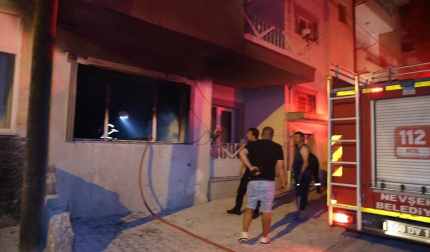 Kardeş kavgası faciayla sonuçlandı: Önce bıçakla saldırdı, sonra evi yaktı!