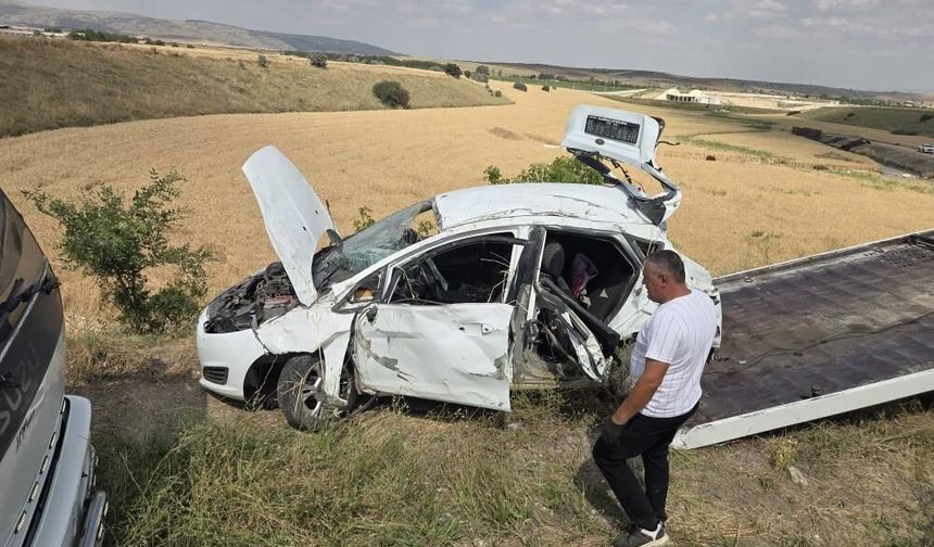 Ankara'da feci kaza! Otomobil şarampole yuvarlandı, 3 kişi yaralandı