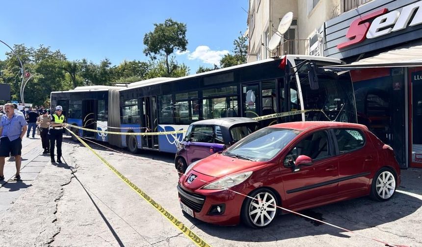 Ankara'da EGO otobüsü kontrolden çıktı: İş yerine daldı, 7 kişi yaralandı!