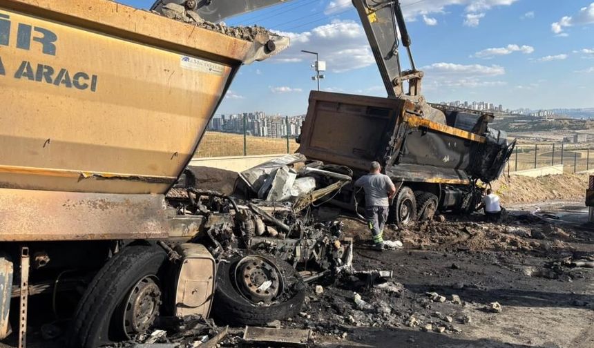 Ankara'da feci kaza: Belediye kamyonları çarpıştı, 2 işçi hayatını kaybetti!