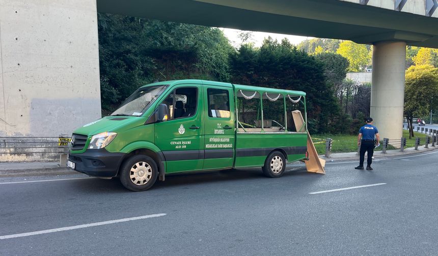 Şişli'de Yol Kenarında Erkek Cesedi Bulundu