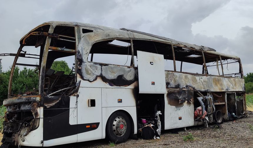 Kızılcahamam'da korku dolu anlar: Seyir halindeki yolcu otobüsü alev alev yandı!