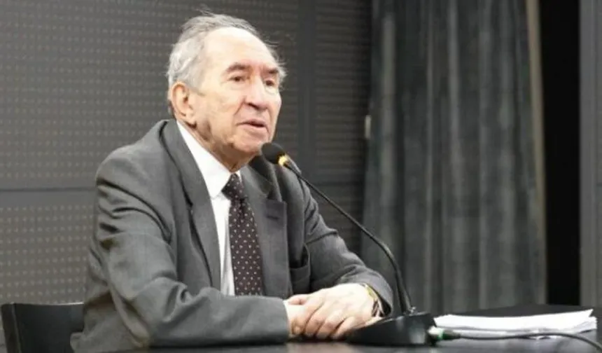 Altan Öymen'in annesi ve babası kimdir? Eşi kimdir çocukları kim? Kızı ve oğlu kimdir? Kardeşi kimdir?