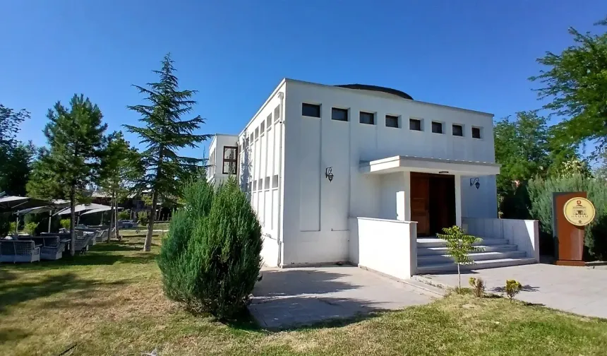 AOÇ'nin tarihi hamamı yeniden hayat buldu: Hamam Coffee hizmete açıldı