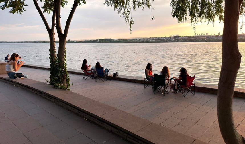 Ankara'da yazın en gözde adreslerinden biri! Gölbaşı Sahil Parkı ziyaretçi akınına uğruyor